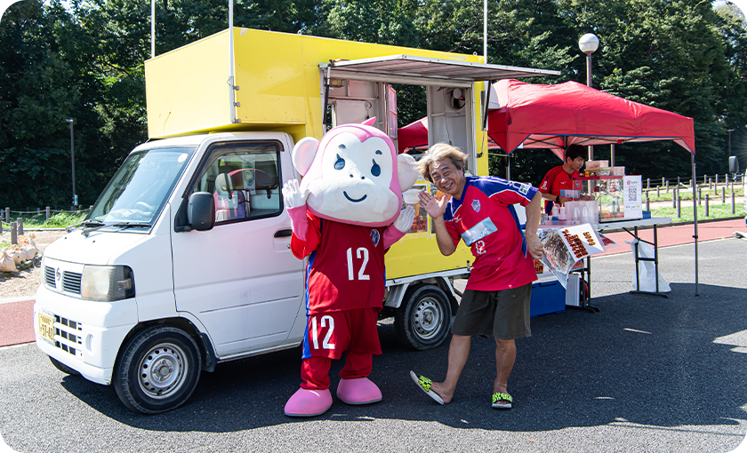 毎試合たくさんのキッチンカーが出店しています!